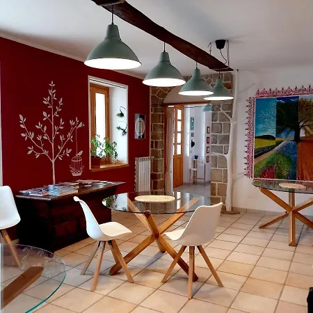 Borghetto La Radice 팜스테이 *