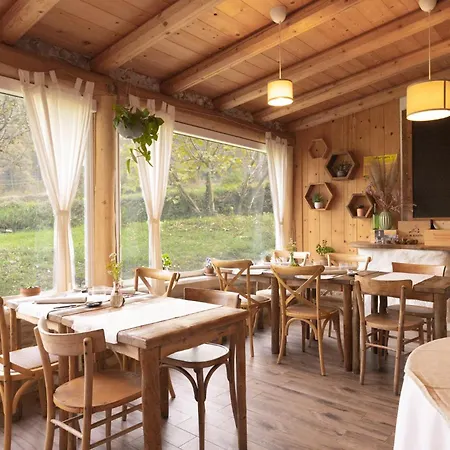 Borghetto La Radice 팜스테이 *